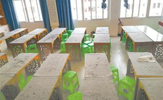 學(xué)校申報采購書法專用課椅卻配塑料凳，校長侵占師生福利被查