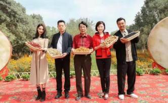 《我們?cè)谛袆?dòng)》推介會(huì)銷量破億，繼續(xù)為扶貧助力