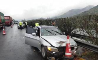 19歲男生無(wú)證駕駛上高速，追尾后不報(bào)警電召父母趕來(lái)私了