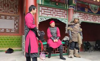 影视行业洗牌走了谁：横店群演少了，小编剧转行做微商卖保险