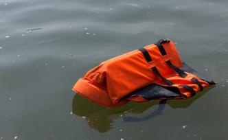 刚果（金）船只着火致20人遇难，系加油时点烟引发