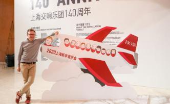 指揮家哈丁今晚執(zhí)棒上交迎新年，我們先找他聊了開飛機的事