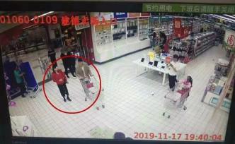 給五百元四件套貼上2.9元標(biāo)簽付款，杭州情侶涉盜竊被刑拘