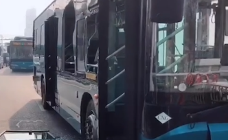 濟(jì)南：下水道沼氣爆炸震碎公交車玻璃