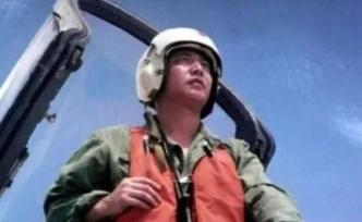 南海艦隊政委慰問王偉烈士家屬：19年，我們從未忘記