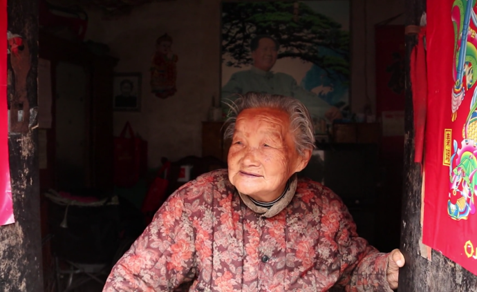 84岁老太照顾病儿52年:他是我儿