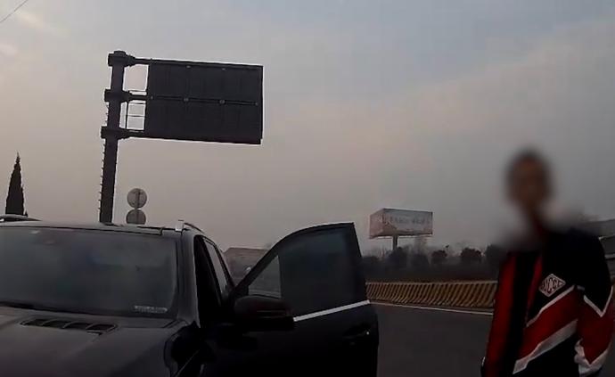 無證開車被查，司機(jī)怕丟工作求民警撒謊