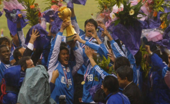 大連足球垮不了：球隊被質(zhì)疑，40歲老將20歲小將全挺球隊