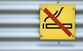 男子在呼市進京高鐵上抽煙觸發(fā)警報被罰，稱自己“不抽手抖”