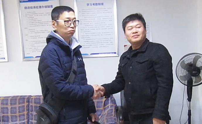 16元車費付成1600，的哥輾轉退還