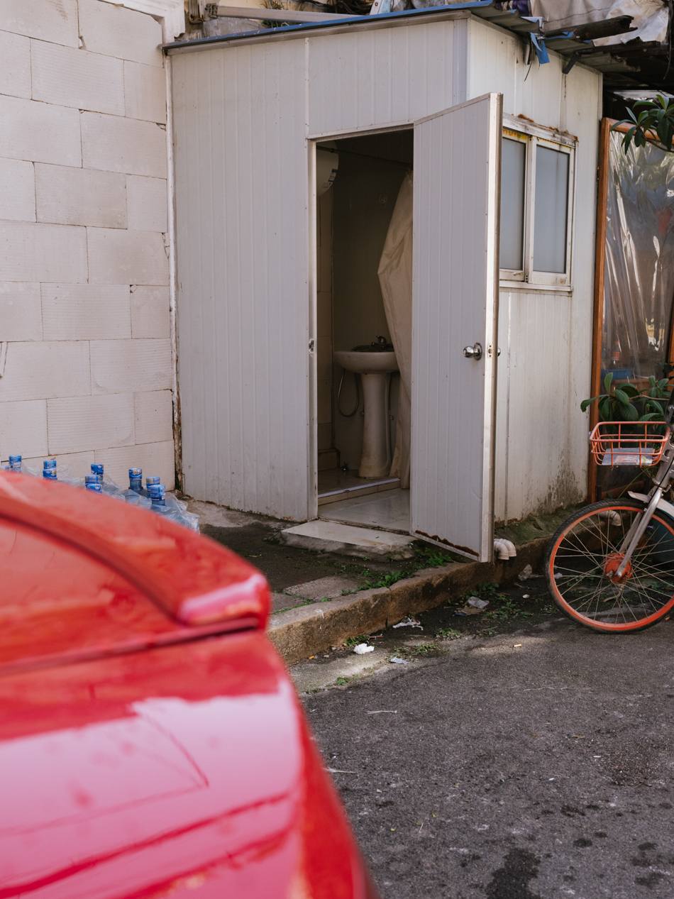 13-金家坊居民搭建的簡易淋浴間