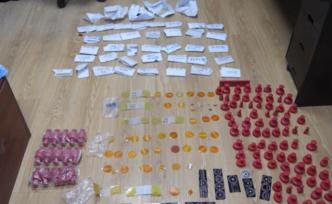 衛(wèi)生間撿工作證，牽出大型造假團(tuán)伙