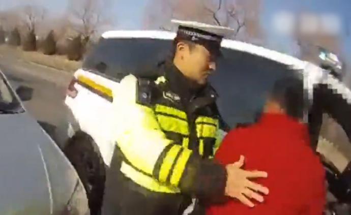 男子酒駕帶父就醫(yī)，交警：先送再處罰