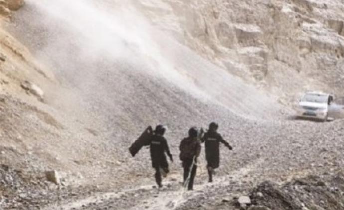 民警冲进“落石雨”救7人，被赞最美逆行