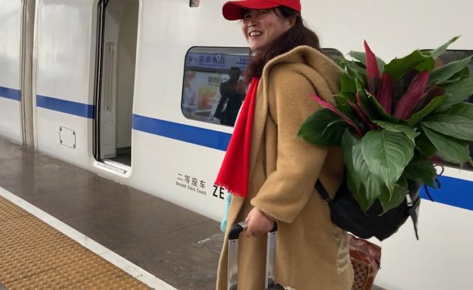 回家路｜电子厂女工千里背富贵竹回乡