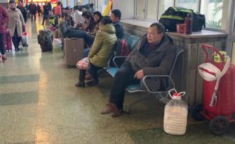 回家路｜他帶20斤豬油上火車(chē)：老家的貴