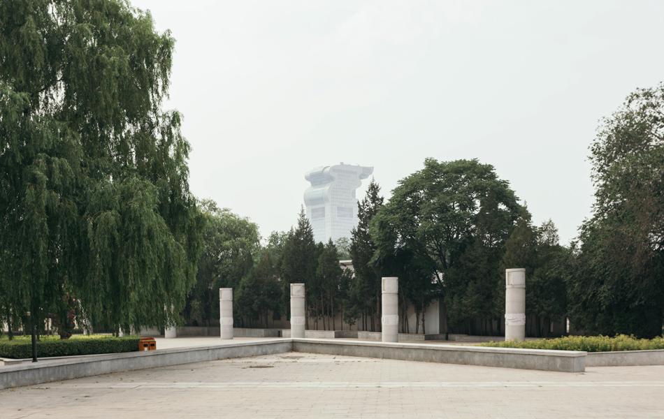 30 龍形的房子 the house of dragon's shape  2016年，從奧林匹克公園內(nèi)望去的盤古大觀。 拷貝