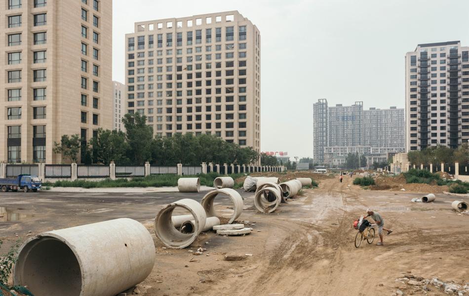 36 修路 road repairing  2016年，北京北五環(huán)附近的一條正在鋪設(shè)管道的路。 拷貝