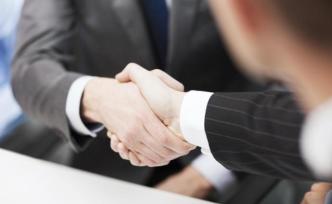 富士康母公司將與菲亞特克萊斯勒生產(chǎn)電動汽車，瞄準(zhǔn)中國市場