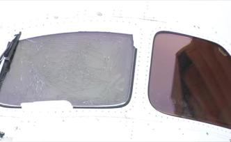 日航東京飛上?？蜋C(jī)起飛前風(fēng)擋開裂