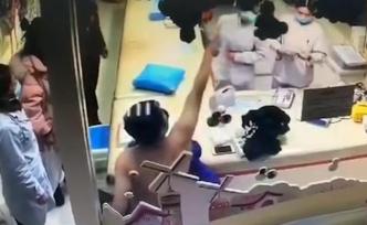 患兒父母砸護(hù)士致骨折：一個(gè)拘留一個(gè)取保