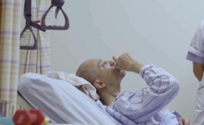 身體“折疊”28年，他站起來(lái)了