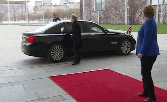 兩任英國首相遇到同一問題:被鎖車內(nèi)