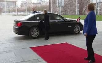 兩任英國首相遇到同一問題：被鎖車內(nèi)