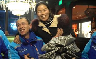 堅守者丨外賣員無法回家，妻千里送小炒肉