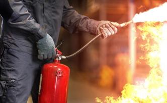 俄罗斯一小镇建筑物起火致9人死亡