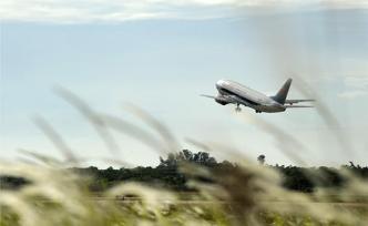 被法院限制高消費，還能憑護(hù)照乘飛機(jī)？上海政協(xié)常委建議補漏