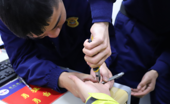 浙江男子身体发福，婚戒变“魔戒”，急向消防求助
