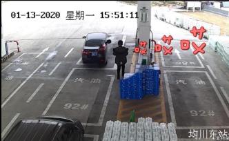 父母將娃忘在加油站開走：以為他在車上