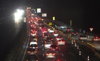 杭金衢高速衢州段春運車流創(chuàng)新高，應急車道適時向小客車開放