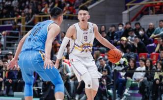 35歲還能場(chǎng)場(chǎng)拼40多分鐘，這是屬于老將孫悅的倔強(qiáng)