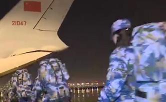 除夕夜，解放軍醫(yī)療隊馳援武漢疫情救治