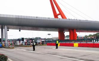 松江查控關口前移40公里，24小時守好上?！拔髂祥T戶”