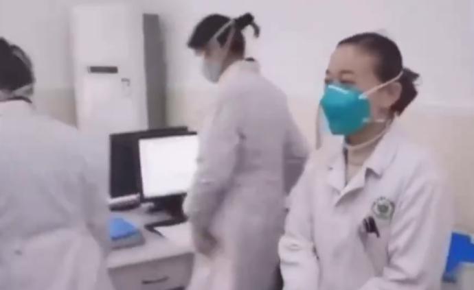 医生奋战一线,同事戴着口罩祝她生日快乐