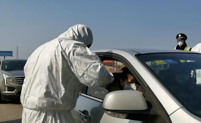 高速進滬車輛逢車必檢，體溫一人一測