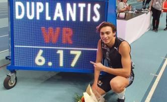 6米17！瑞典選手杜普蘭蒂斯打破男子撐桿跳世界紀錄