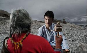 “西藏最帅活佛”酷似黄晓明，中国西藏网查证其为假活佛