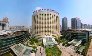 河南省醫(yī)院被罰提復(fù)議，法院人士稱是否穿制服不影響公務(wù)執(zhí)行