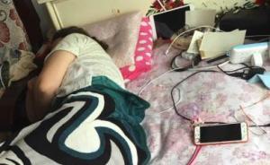 患癌被開除女教師母親收到撤銷開除通知大哭：要院長公開道歉