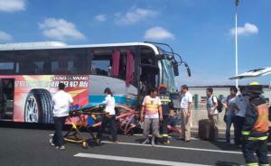 上海一机场大巴发生车祸致2死，乘客：几乎没人系安全带