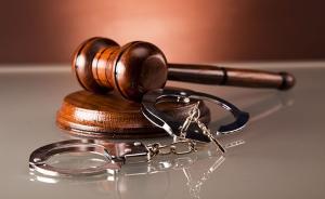 男子在上海假冒緝毒警敲詐吸毒女，遭懷疑后仍多次騷擾被公訴