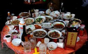 重慶一街道幾年前曾發(fā)禁酒令漸被遺忘，近期重溫又引強(qiáng)烈反響