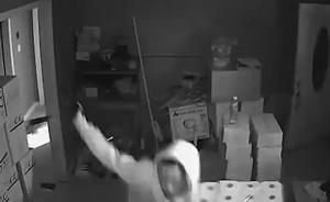 視頻｜美華裔女子槍戰(zhàn)3名入室劫匪擊斃1人，警方正追捕逃犯