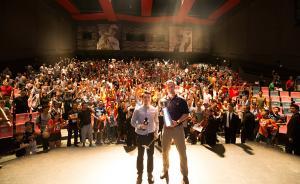 為了撬開中國市場，橄欖球NFL把他們的“喬丹”弄來了