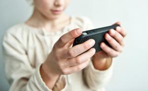 8岁小学生求买手机：班干部和前三名要发红包，不发就没朋友