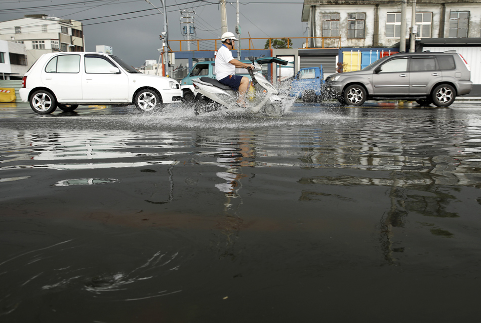2016-09-28T030752Z_1422387804_S1BEUDVCCUAA_RTRMADP_3_ASIA-STORM-TAIWAN